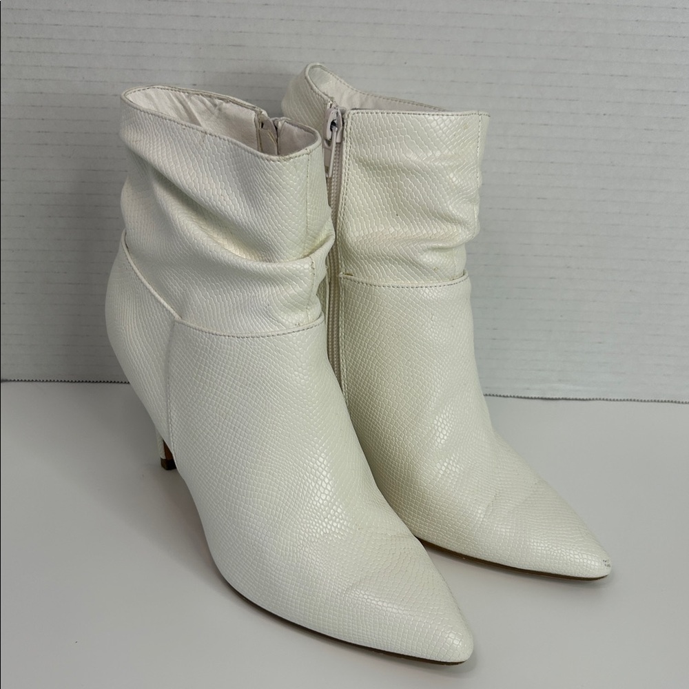 XOXO Taylor Y2K White Snakeskin Pointed Toe Ankle Boots Heels 5.5M